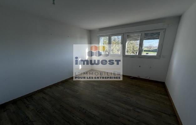 ENTREPOT  - 356m2 TINTENIAC