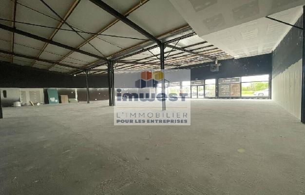 LOCAL COMMERCIAL  - 458m2 LA CHAPELLE-DES-FOUGERETZ